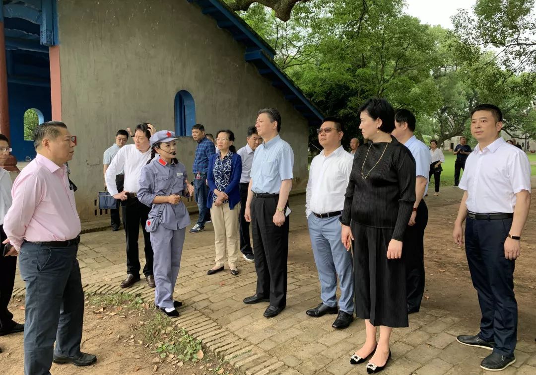 均瑶集团王均金站立计划走进江西捐赠百万救助贫困骨病患者