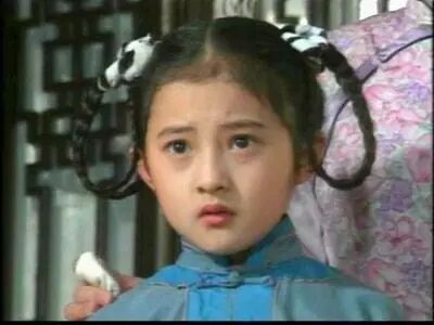 一个女孩名叫……她曾是中国最火的童星,如今现身无人识!自己...