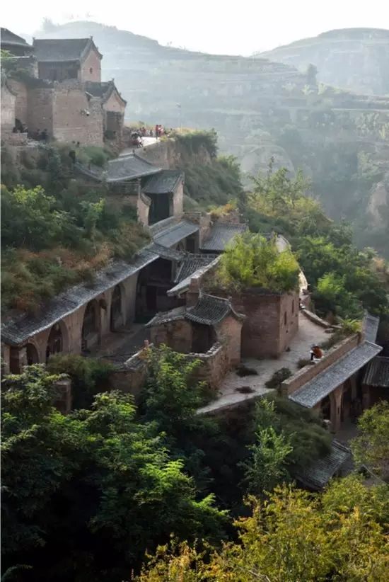 黄河边上中国仅此一处的窑洞大厦，这是山西世界级景观