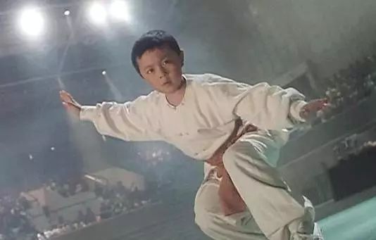 他是李连杰的“儿子”,梅艳芳周润发都当他是宝贝,如今却成路人,迎娶“太子妃”