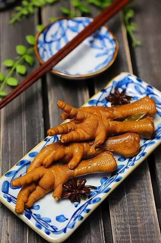 制作简单,香味十足,大家可以试试哦. 鸡爪也称"凤爪".多皮,筋,胶质大.