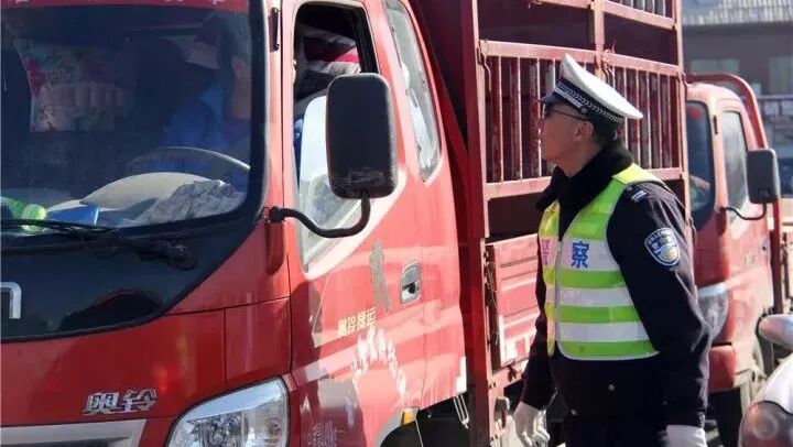 【公告】怀来交警“喊”你来审验,我县4月份第一周重点车辆驾驶人逾期未审验人数达236人!