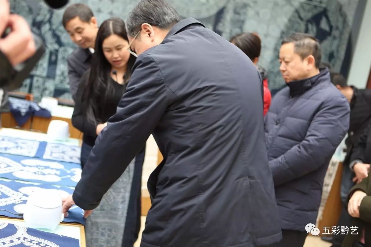 贵阳市委副书记李岳德赴五彩黔艺调研考察