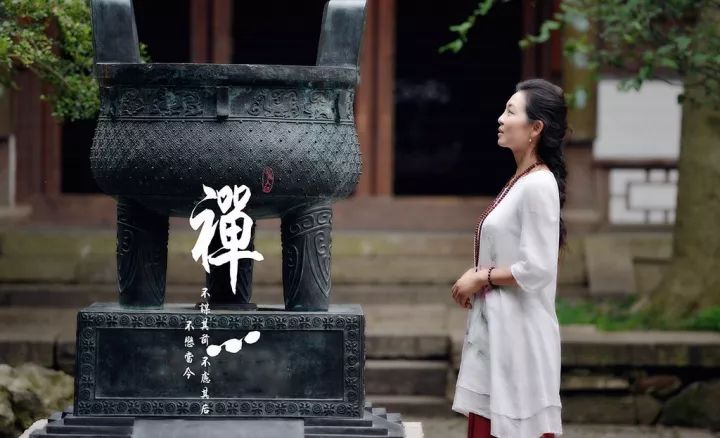如果您家里有一个念佛的女人是您家里三世修来的福气请您一定珍惜