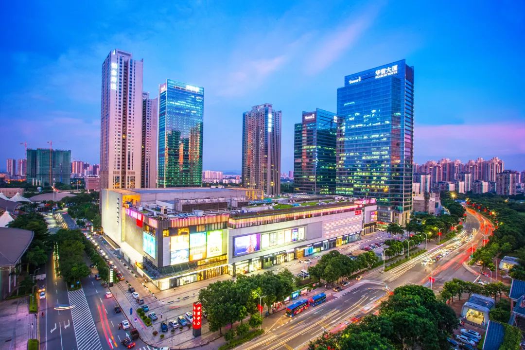 惠州华贸中心是国家aaa级旅游景区,位于cbd核心地段,拥有华贸天地