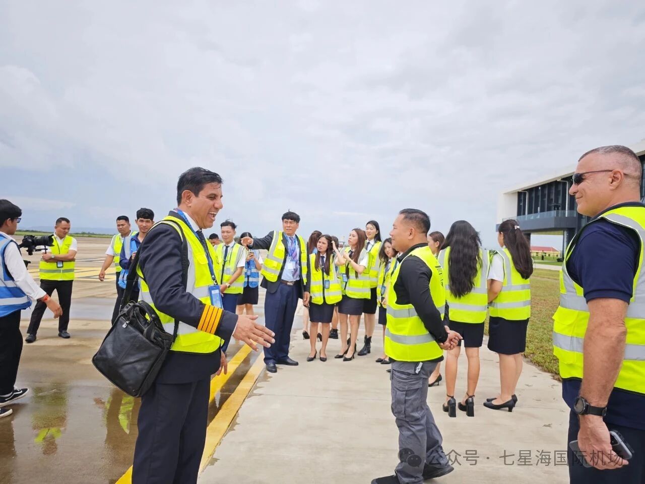贝尔泰国际大学民航学院67名学生赴七星海国际机场开展专业实践学习