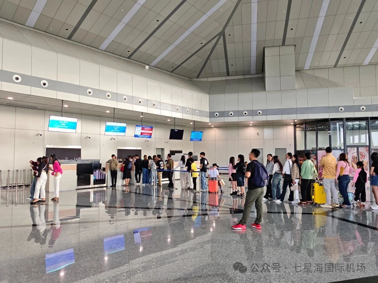 金边德崇国际机场首航七星海国际机场