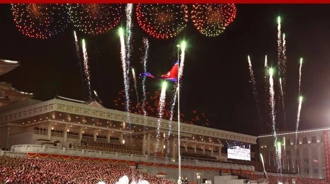 两千部免费可看的电影，点击左下角“阅读原文”⭐2020朝鲜建党75周年阅兵式完整版-1