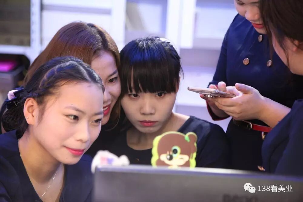 员工玩好朋友圈，美容院月入百万不是梦！