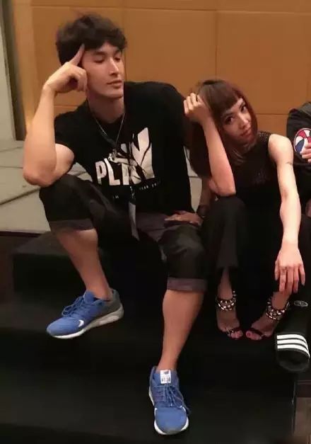 网上还流传了一份男女身高最佳配对表 ▼
