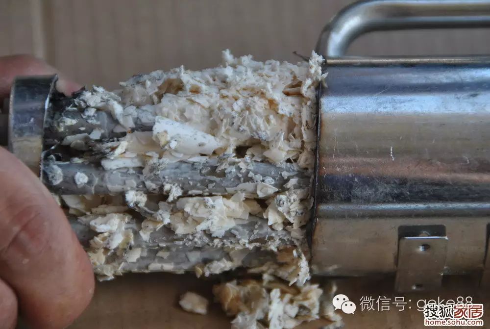 热水器不清洗到底有多脏?镁棒上惊人的发现