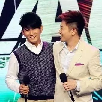 吴奇隆、苏有朋再唱小虎队经典歌曲《青苹果乐园》,童年的回忆