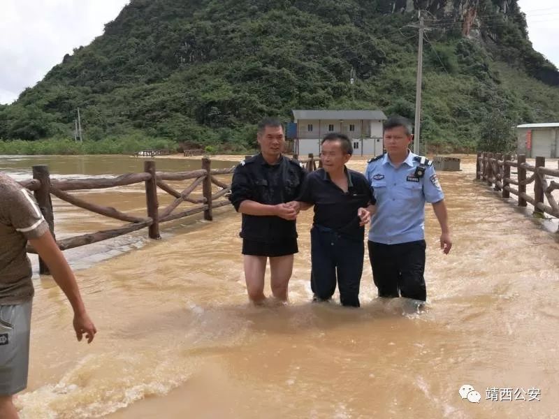 画面二:5月27日,靖西市发生强降雨,多处地方受灾,靖西市公安局按照