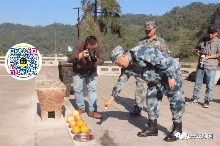 刘亚洲上将特意看的这位是王仁先烈士.