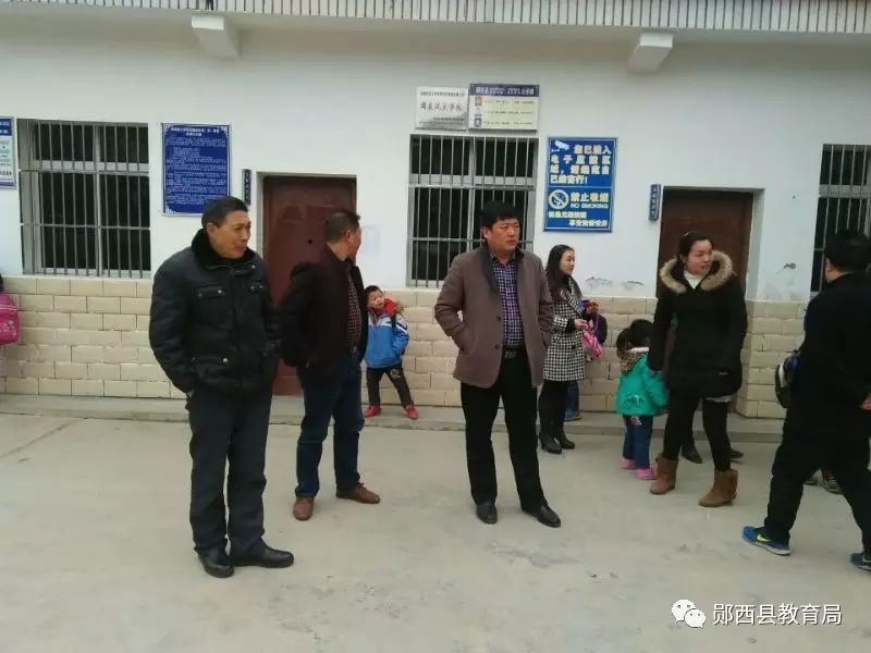 微新闻 郧西县教育局长杨耀东一行深入乡镇学校检查开学工作