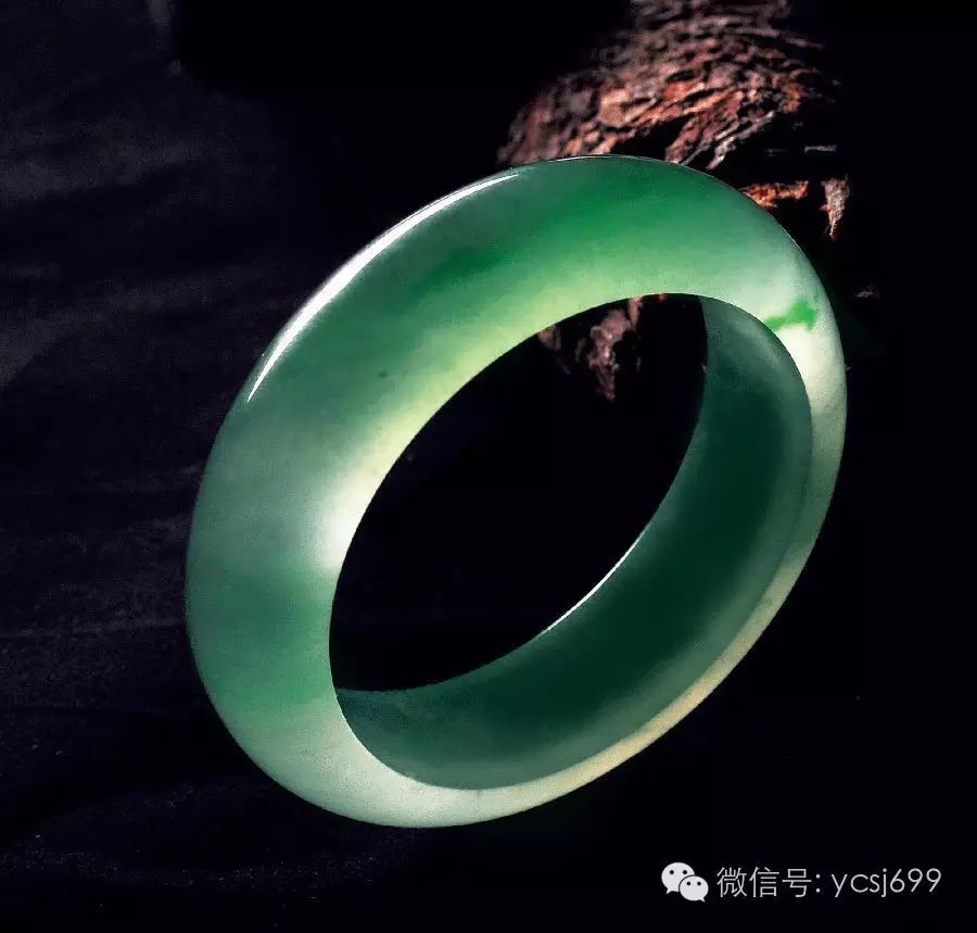 继黄渤6千元买玉石涨到百万后,汪涵到腾冲玩起了赌石