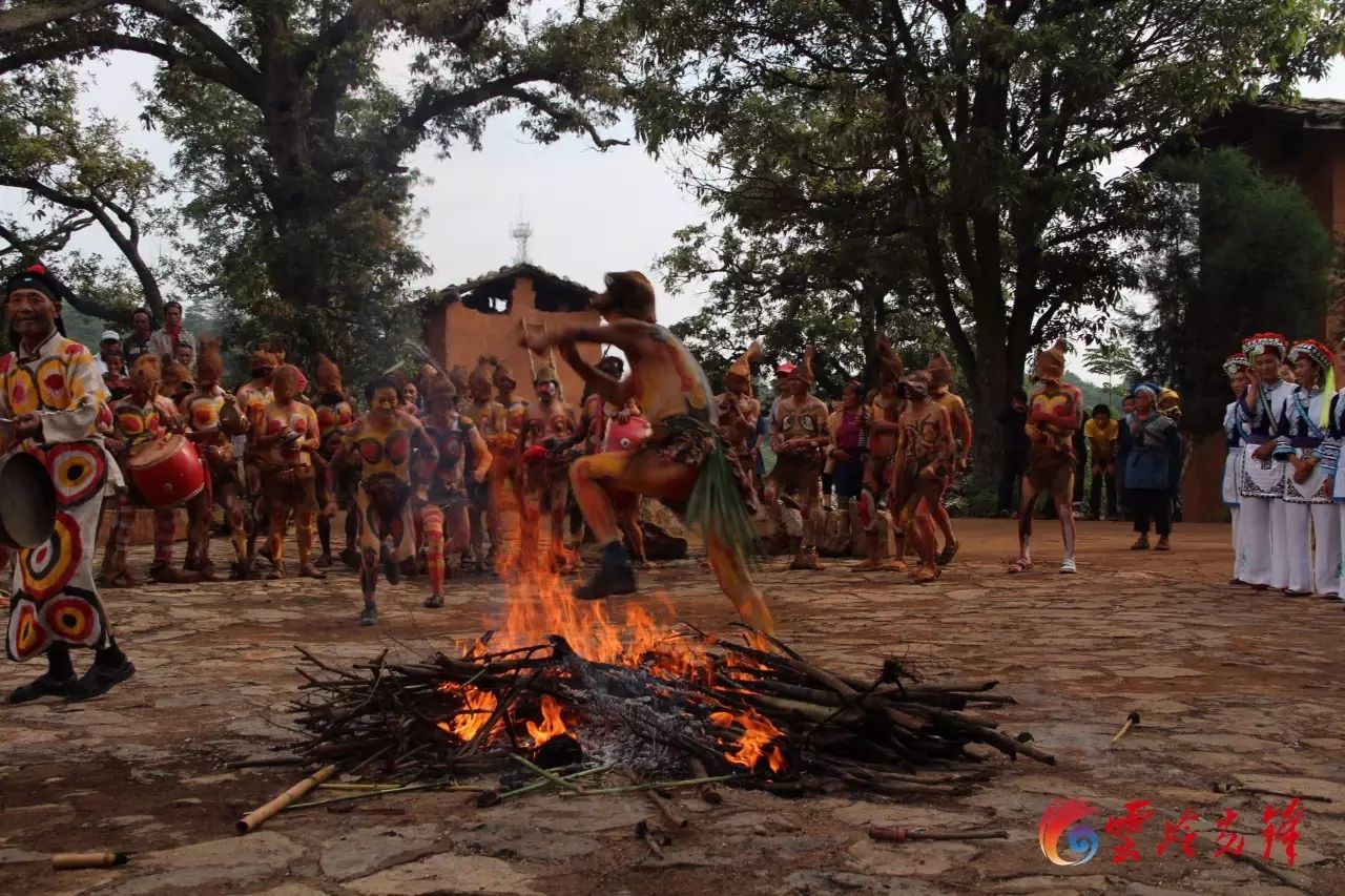 "祭火"这独具魅力的狂欢节,是弥勒西山阿细人保存得较为完整的火文化.
