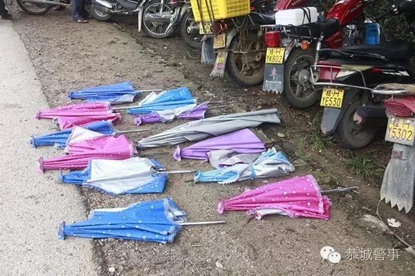 恭城县公安局交警大队使尽洪荒之力摘摩托车、电动自行车的“伞”！797 / 作者:深秋的落叶 / 帖子ID:177090