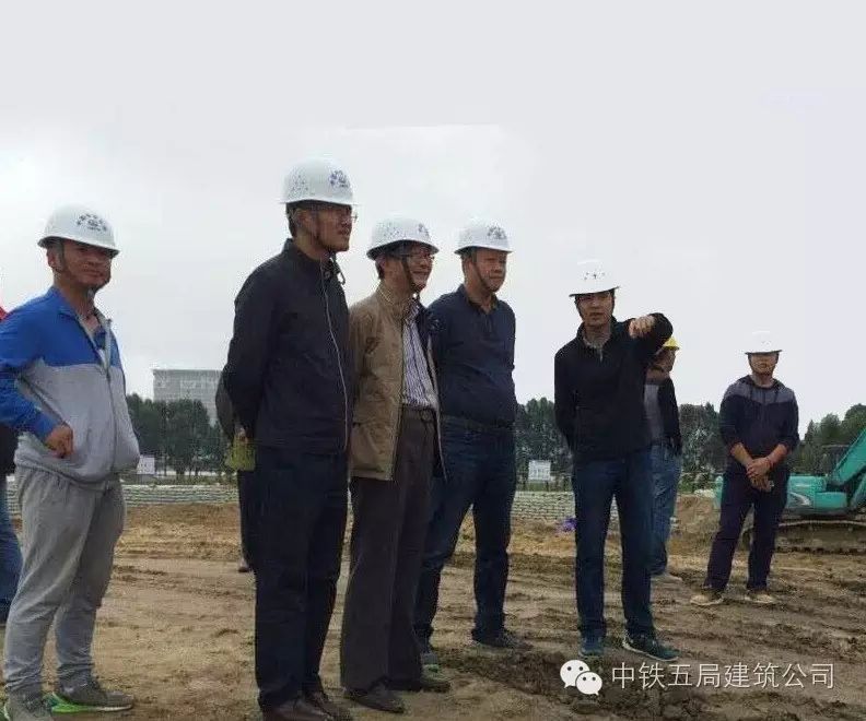 建筑公司总经理、党委副书记张宇一行到哈佳铁路站房项目...