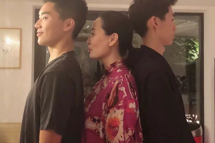 林依轮两儿子曝光,兄弟俩帅气十足,身高双双“碾压”他老妈!