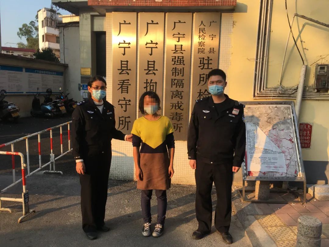 天干物燥,广宁一女子火烧刺藤引发山火