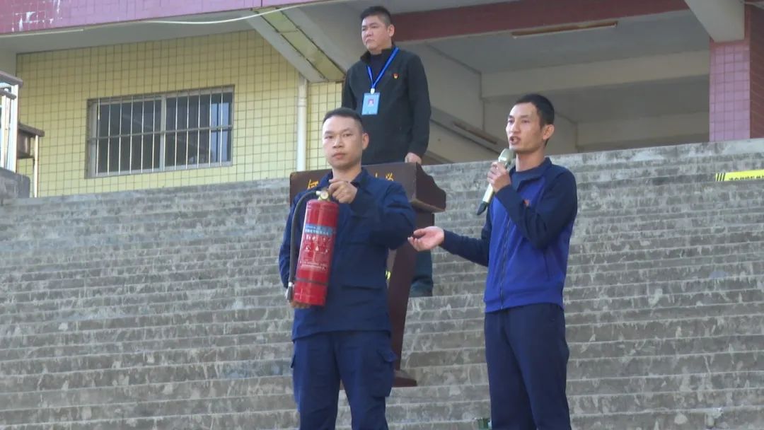 何楮铭纪念中学开展校园应急避险和安全防范疏散演练