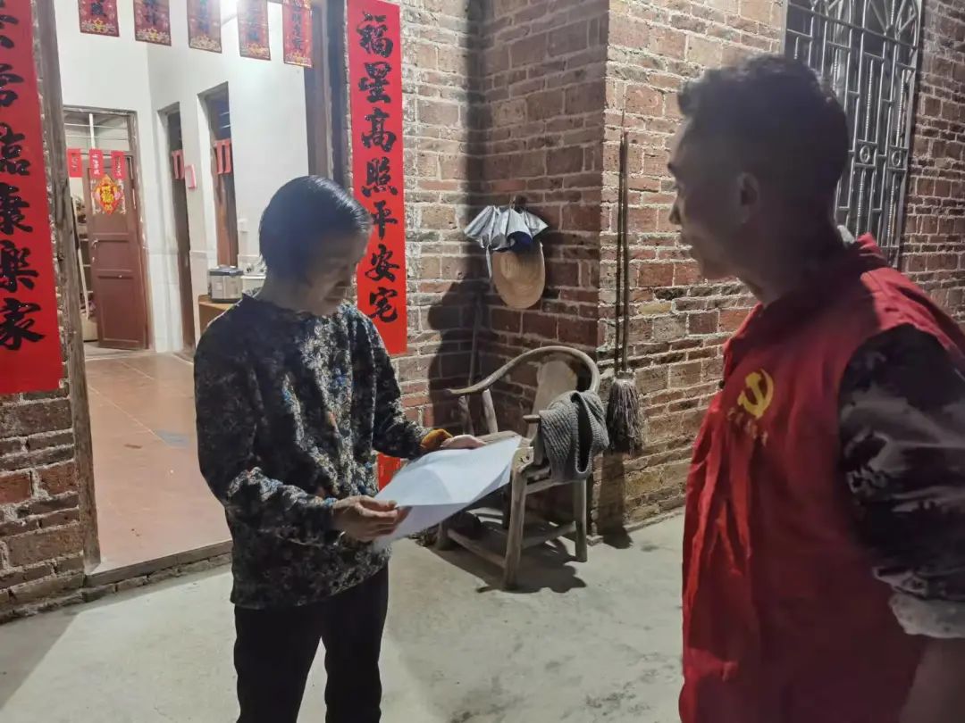 利用各村(居)委存档的户籍底册,筛选目标人群信息,镇村干部利用一周的
