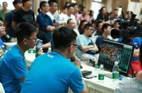 拳皇出招时说的什么_拳皇14出招表_拳皇出招表视频教学