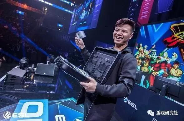 拳皇出招时说的什么_拳皇出招表视频教学_拳皇14出招表