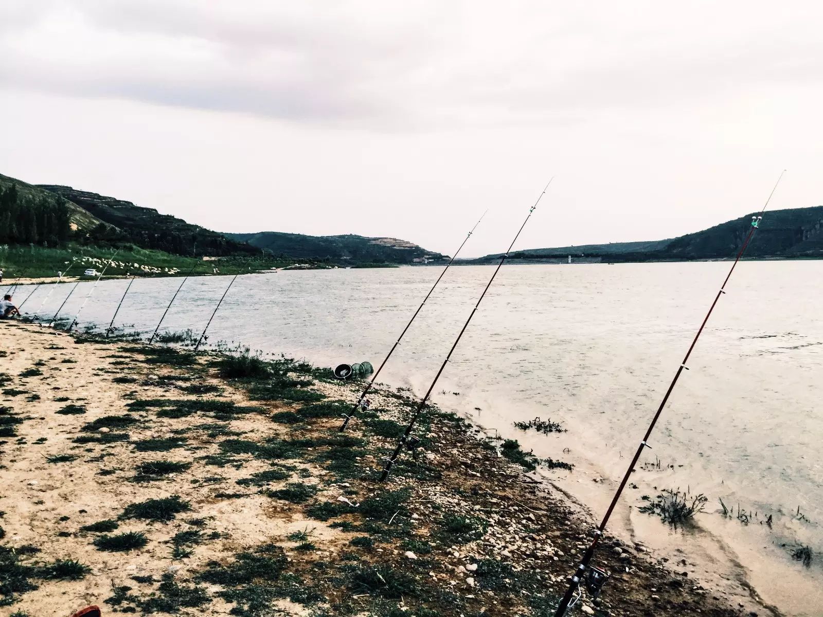 羊毛湾水库 目的地:永寿县店头镇樊家河村 游玩事项:钓鱼,发呆,乘凉