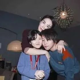 李亚鹏为女儿再次挽留王菲,10岁李嫣和姐姐窦靖童终究发话了!