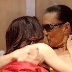 谢贤80岁近照曝光,打起人来下手真狠,自曝与小49岁女友分手!