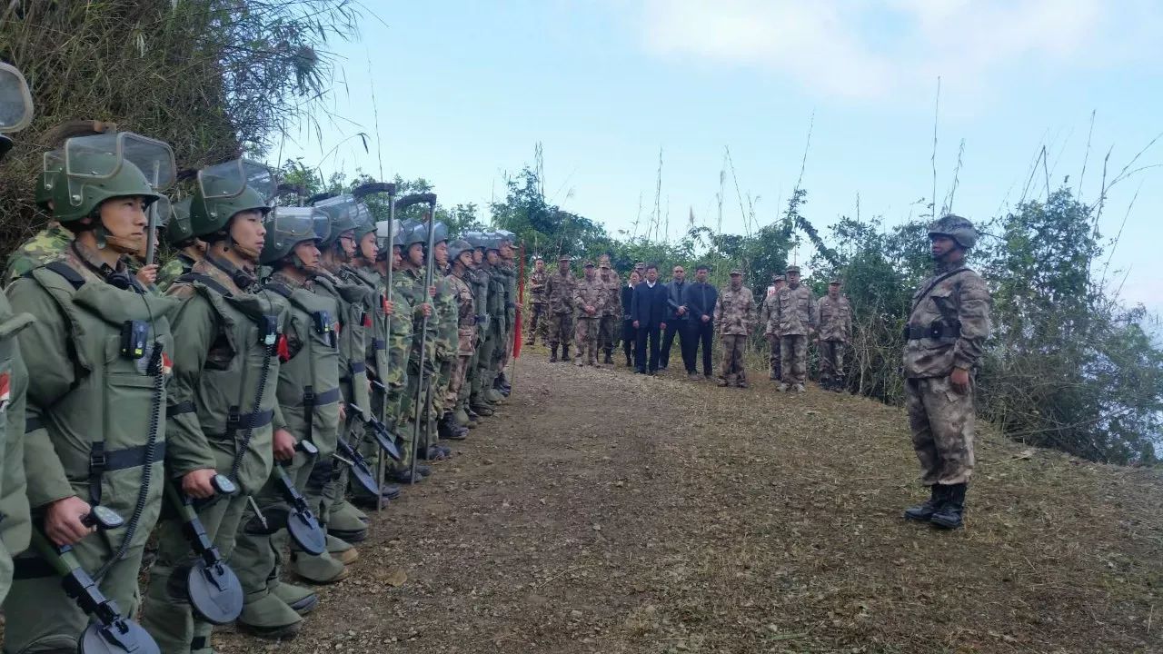 67名勇士走向雷场!中越边境云南段新一阶段扫雷行动在文山展开(视频)