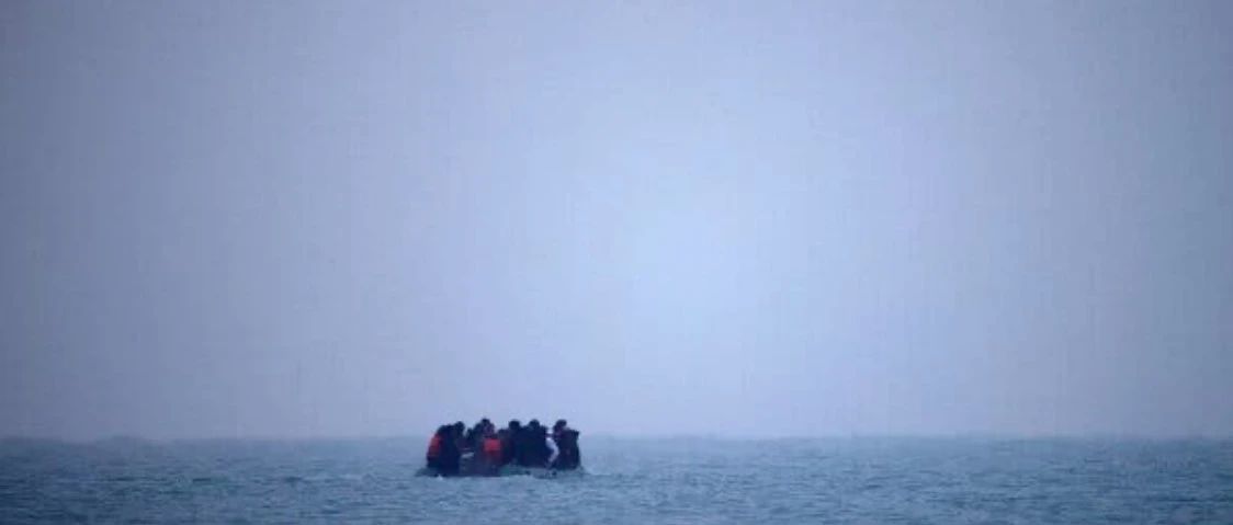 每日外刊1129-移民偷渡英吉利海峡27人溺亡，致命惨案为何常年上演？