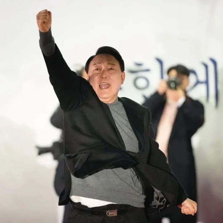 韩国选出个神奇总统，反女权顶加班！韩国部分民众嚷着移民？！