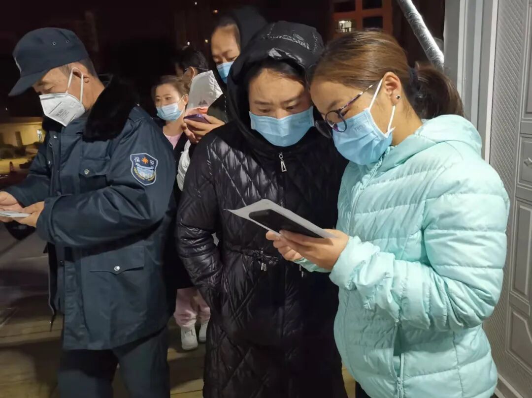 抗击疫情 藏医人在行动——性爱直播
争做“疫勇军”·护航群众健康(图17)