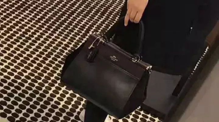 ￥399【海扣货】Coach寇驰Selena Gomez三色入托特手提单肩包