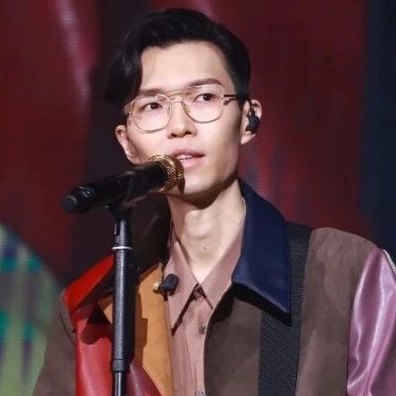 「方大同演唱会」五年后重踏红馆 再唱《橙月》《未来》引爆全场!