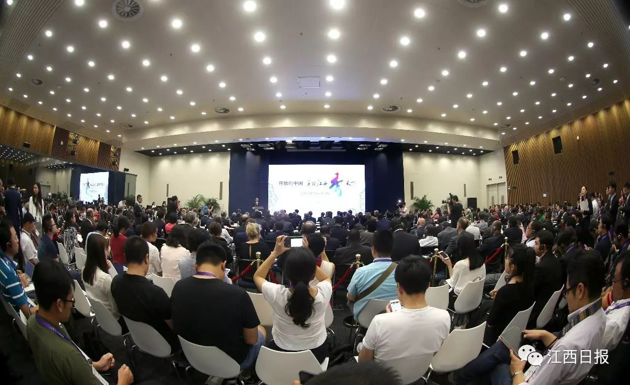 蓝厅推介现场座无虚席 9月8日下午,中国外交部蓝厅内 江西成了全世界