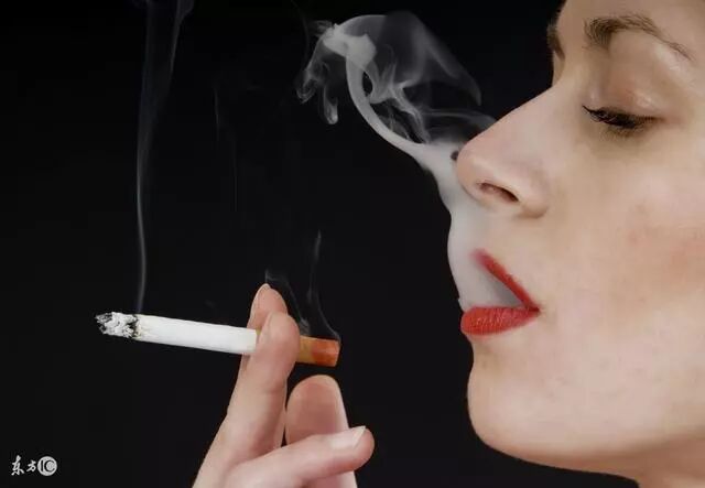 吸烟,喝酒,熬夜,好不惬意