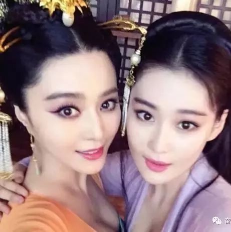 当年你对我爱理不理,如今让你高攀不起,娱乐圈发人深省的合影