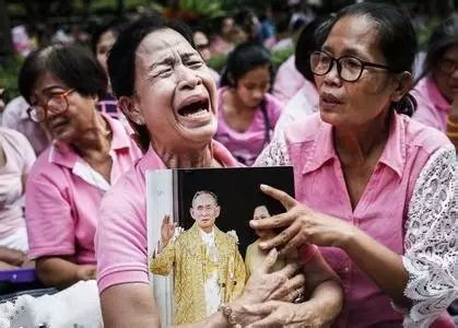 国王驾崩,对泰国人而言,举国悲恸,因为,普密蓬国王对他们,有因,有缘