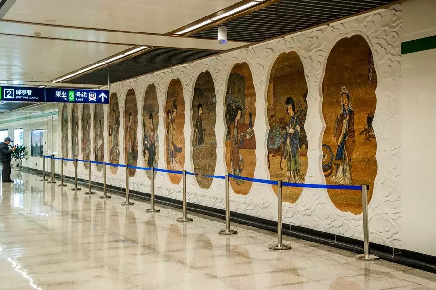 南京地铁3号线大行宫站的"金陵十二钗"
