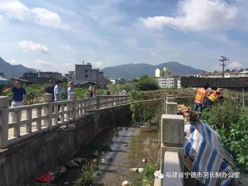 柘荣县双城镇:多部门联合出动 整治龙山溪河道违建