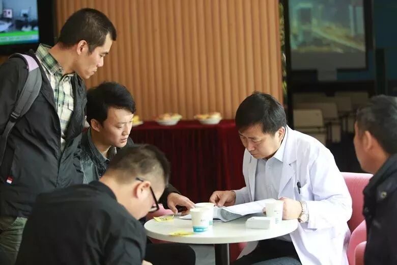 武汉义诊?爱在路上