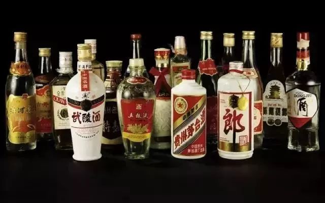 1, 1952年第一届在北京评比,白酒类评出四大名酒