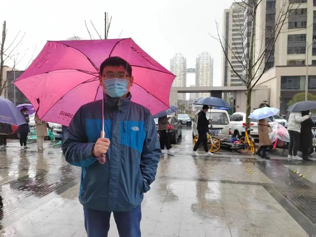 (庞宗强)此外,20日,因雨花台区岱山社区卫生服务中心核酸采集任务较为