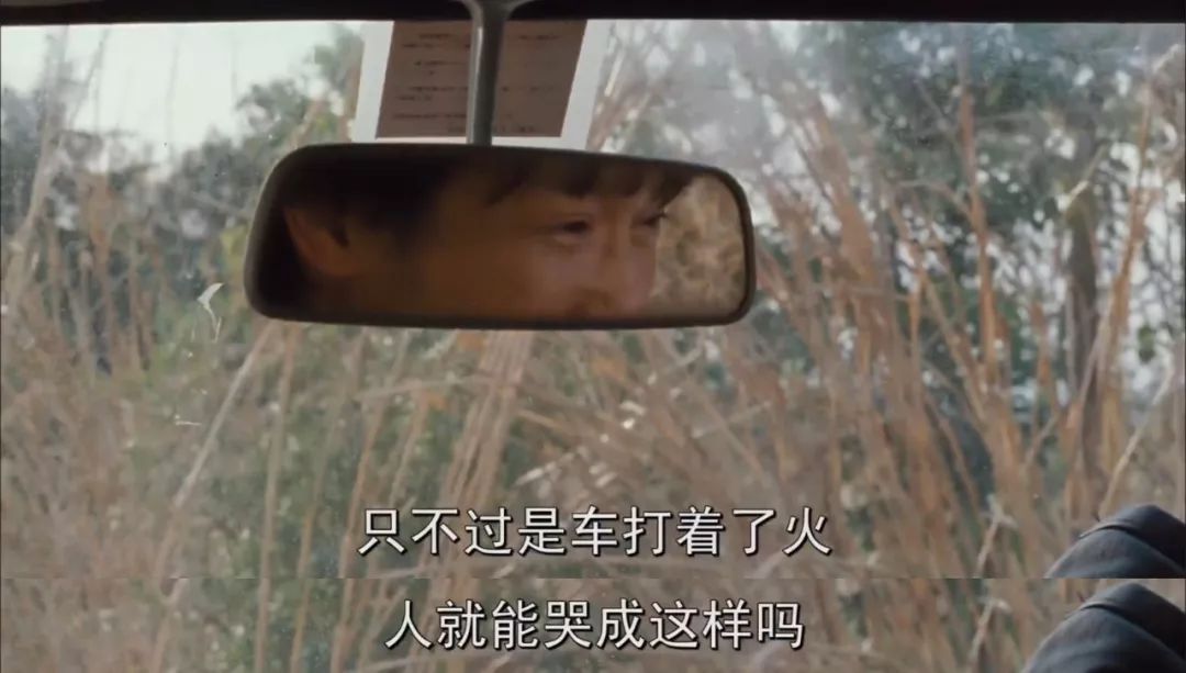 我们都知道,韩国电影向来擅长悬疑片。 但这次,却在自家门前摔了跟头。 翻拍自日本同名电影的《金色梦乡》才刚上映,就惹来一片差评。 连高人气的主演姜栋元都救不了。 在十点君看来,其实它是没抓住原著精髓,胡乱翻拍。 毕竟,有日本原版的玉珠在前,难免被拿来互相比较。 今天不说这部韩版翻拍,倒是想好好说说经典的日版。 和以往套路的犯罪悬疑片完全不同 《金色梦乡》 说起日本悬疑片,绕不开这部经典。 豆瓣高达8.
