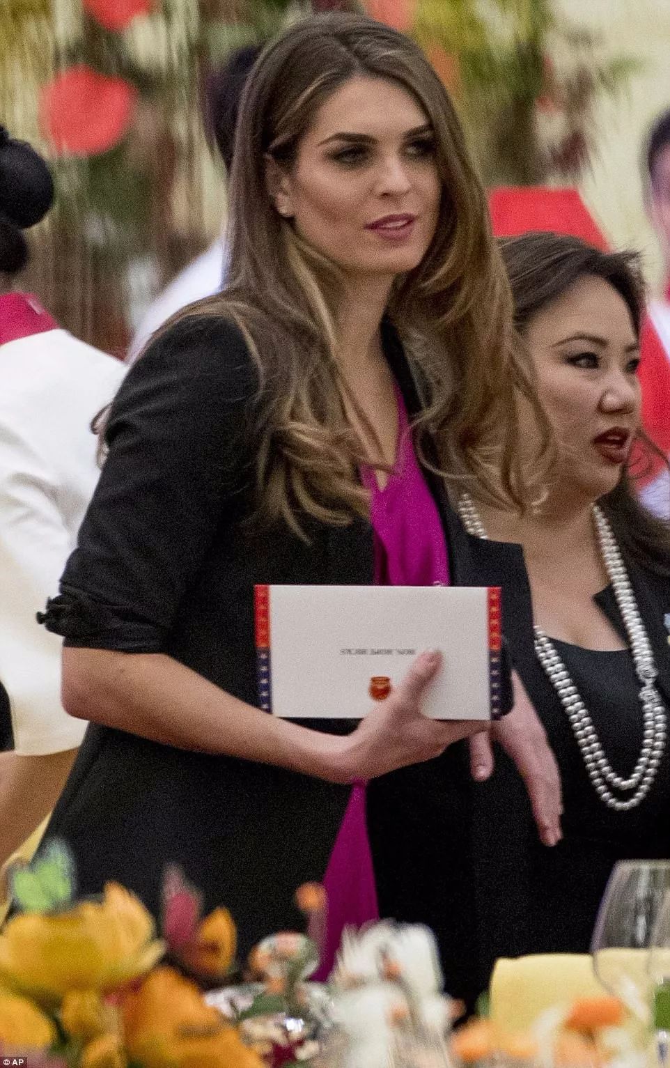 再失爱将,川普最信任的白宫美女联络室主任希克斯辞职
