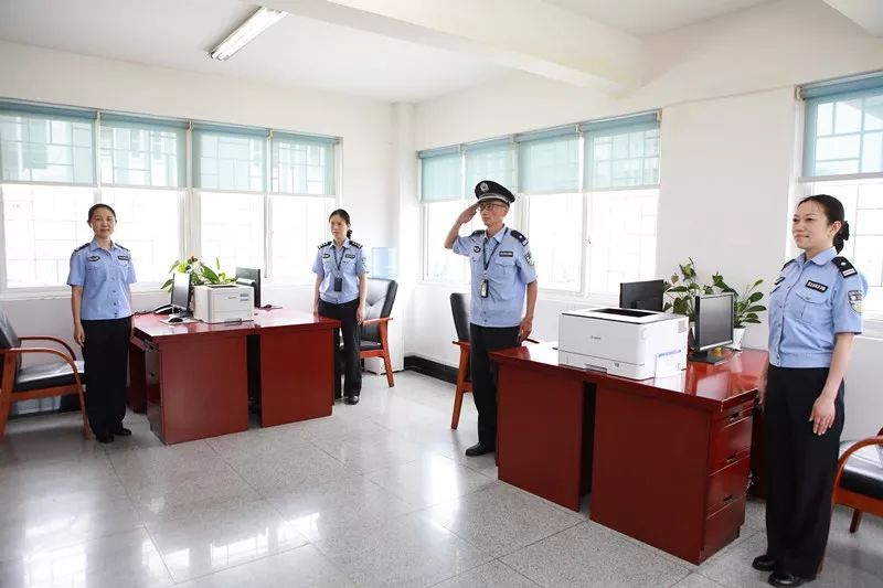 唯一纳入全国第五批试点的监狱长成什么样?
